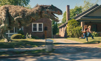 Konec Oak Street: Dinosauři napadli předměstí – trailer vypadá parádně | Fandíme filmu