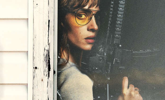 Onslaught: Adria Arjona si v drsném traileru vyšlápla na supervojáky | Fandíme filmu