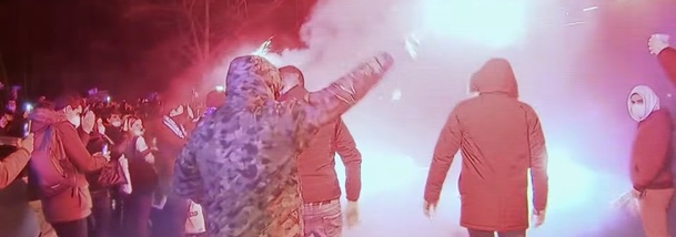 Ultras: Vášeň a smrt - Seznamte se s případy smrtelného násilí mezi fotbalovými chuligány | Fandíme serialům