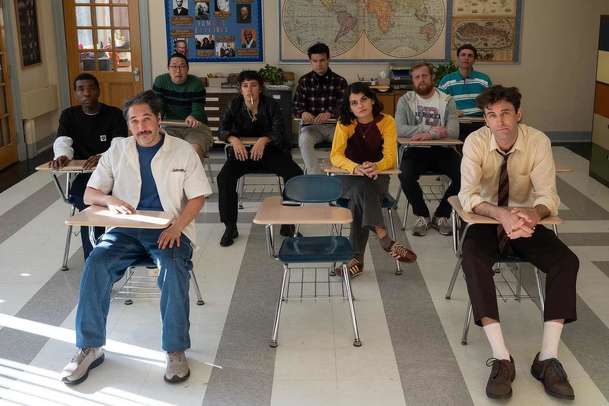Never Change!: V nové komedii se dospělí musejí nuceně vrátit na střední | Fandíme filmu