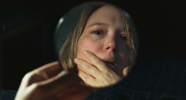 Neznámá: Nenápadný čtyřicátník se probudí v těle Léy Seydoux | Fandíme filmu