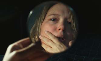 Neznámá: Nenápadný čtyřicátník se probudí v těle Léy Seydoux | Fandíme filmu