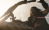 Supergirl: V nové upoutávce se utrhne ze řetězu drsňák Lobo | Fandíme filmu