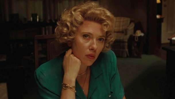 Papírový tygr: Adam Driver a Scarlett Johansson v řízné kriminálce laškují s podsvětím | Fandíme filmu