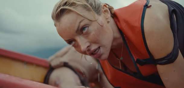 The Bay: Dceru Clinta Eastwooda ohrožují žraloci | Fandíme filmu