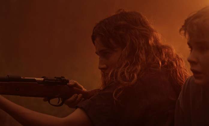 Cruel Hands: Uprostřed zuřícího požáru prchá hrdinka nového thrilleru před manželem | Fandíme filmu
