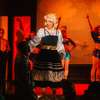 Chica Checa: V hořkosladké české komedii umírající babičku potěší už jen drag show | Fandíme filmu