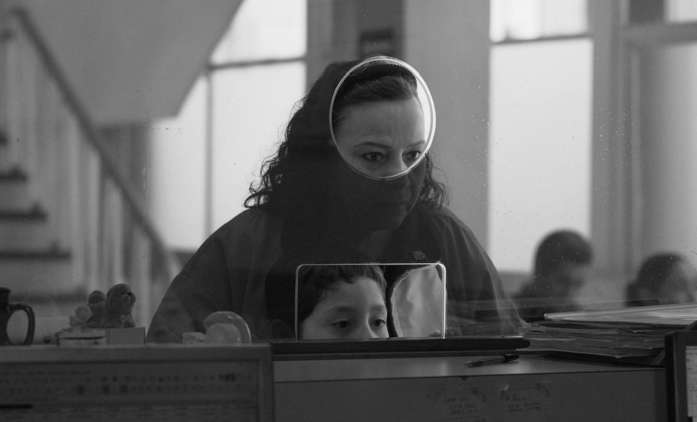 Mouchy: Do našich kin vstupuje hořkosladký příběh o nečekaném sblížení | Fandíme filmu