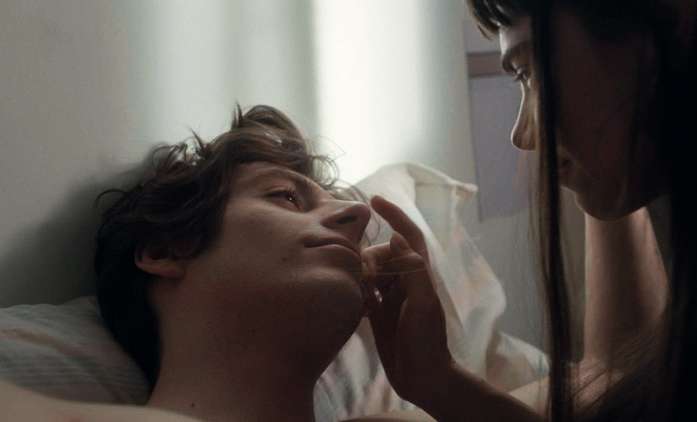 Milovník, ne bojovník: Zamilovaný mladík dělá pro lásku opravdové psí kusy. | Fandíme filmu
