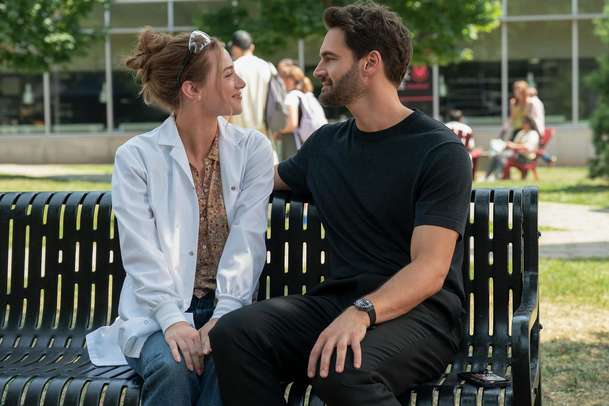 Hypotéza lásky: V nové romantické komedii se z předstírané lásky stává skutečná | Fandíme filmu