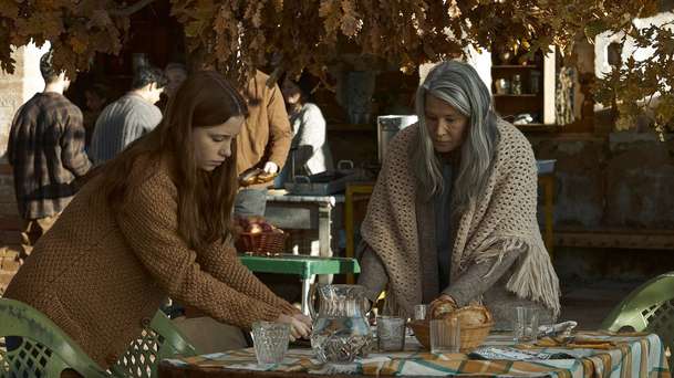 Rich Flu: V absurdní satiře zabíjí záhadný virus pouze bohaté | Fandíme filmu