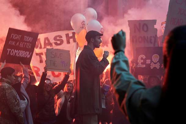 Rich Flu: V absurdní satiře zabíjí záhadný virus pouze bohaté | Fandíme filmu