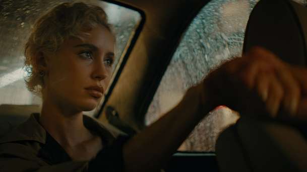 Rain Catcher: Voyeur v mrazivém thrilleru uvidí víc než by mu bylo milé | Fandíme filmu