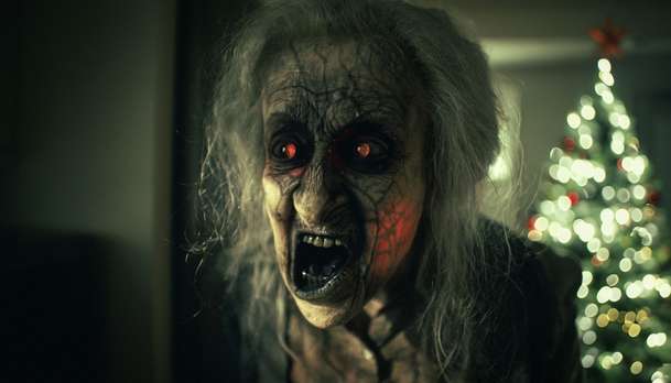 Unholy Night: Hororová komedie pošle na rodinu mrtvou babičku | Fandíme filmu