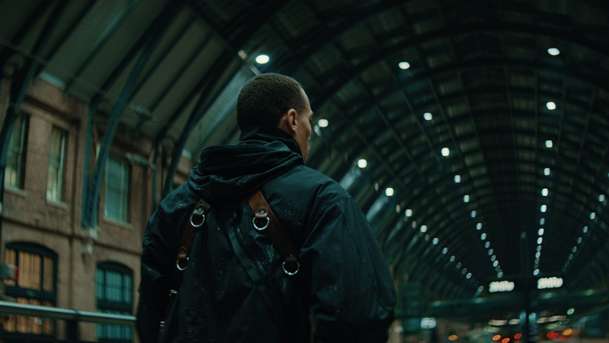 Rain Catcher: Voyeur v mrazivém thrilleru uvidí víc než by mu bylo milé | Fandíme filmu