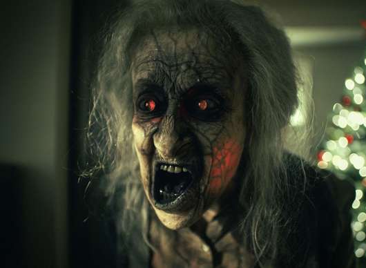 Unholy Night: Hororová komedie pošle na rodinu mrtvou babičku | Fandíme filmu