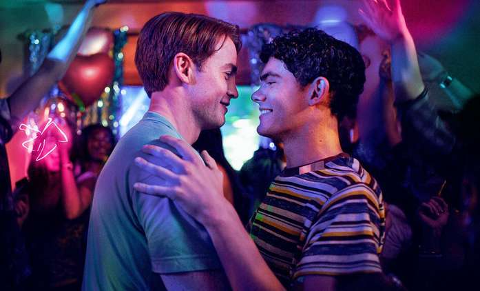 Navždy srdcerváči: Populární romance Netflixu vrcholí | Fandíme filmu