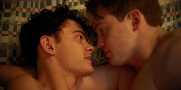 Navždy srdcerváči: Populární romance Netflixu vrcholí | Fandíme filmu