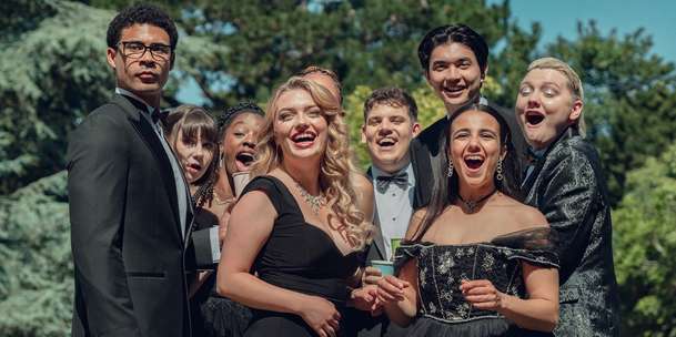 Navždy srdcerváči: Populární romance Netflixu vrcholí | Fandíme filmu