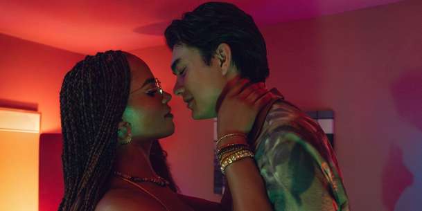 Navždy srdcerváči: Populární romance Netflixu vrcholí | Fandíme filmu