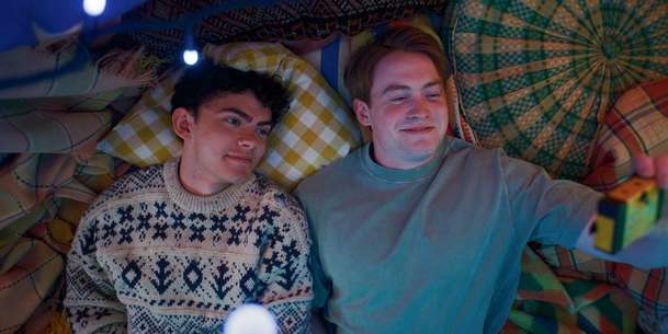 Navždy srdcerváči: Populární romance Netflixu vrcholí | Fandíme filmu