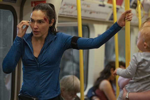 The Runner: V novém thrilleru Gal Gadot běhá jak zběsilá, aby jí nezabili dítě | Fandíme filmu