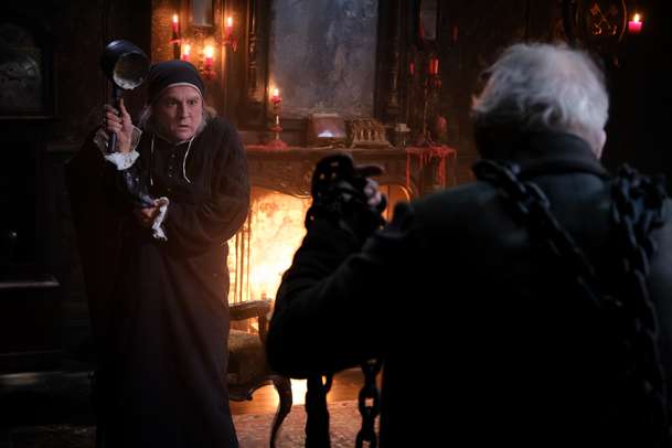 Ebenezer: Vánoční koleda – Johnny Depp je zpátky v záři reflektorů, spolu se sváteční klasikou | Fandíme filmu