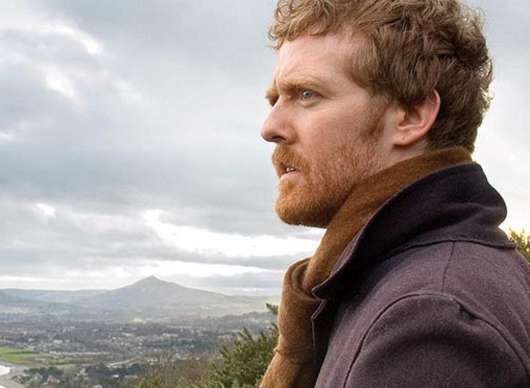 Oscarový zpěvák Glen Hansard zemřel při dopravní nehodě | Fandíme filmu