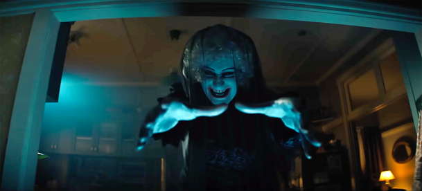 Insidious: Jsou mezi námi – Oblíbená hororová série nabírá zcela nový směr | Fandíme filmu
