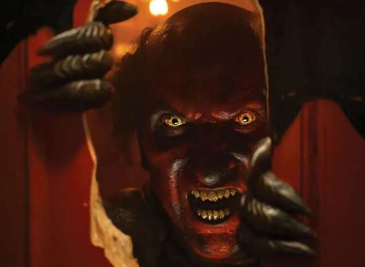 Insidious: Jsou mezi námi – Hororová novinka vstoupila do kin, zopakujte si dosavadní díly | Fandíme filmu