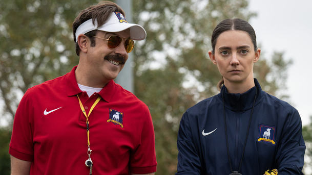 Ted Lasso je po tříleté pauze zpátky s novými epizodami | Fandíme serialům