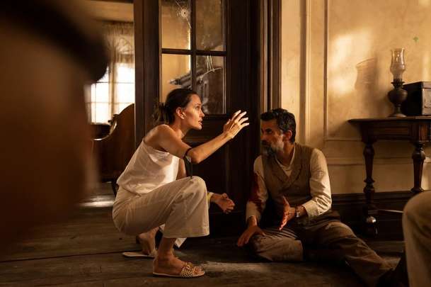Without Blood: Válečné drama Angeliny Jolie dává vzpomenout na Hanebné pancharty | Fandíme filmu