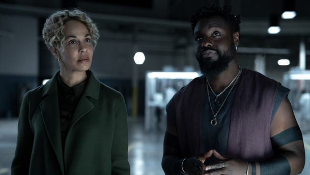 Temná hmota: Sci-fi o paralelních realitách je zpátky s 2. řadou | Fandíme serialům