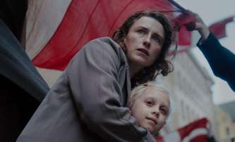 Neznámá žena: Drsné historické drama obnažuje poválečnou anarchii | Fandíme filmu