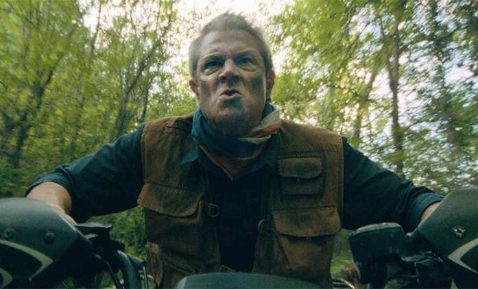 Tiny Fugitives: Johnny Knoxville v bláznivé komedii loví děcka jako zvěř | Fandíme filmu