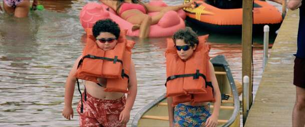 Tiny Fugitives: Johnny Knoxville v bláznivé komedii loví děcka jako zvěř | Fandíme filmu