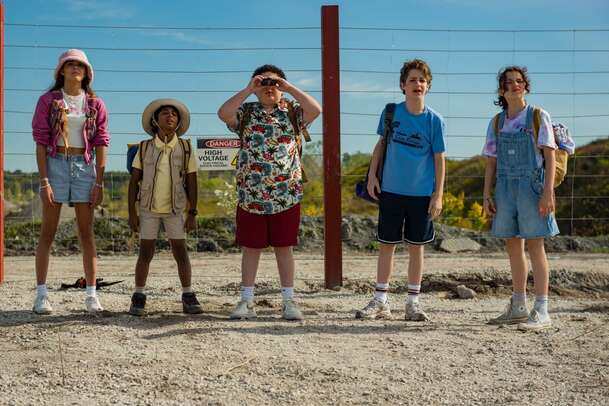 Tiny Fugitives: Johnny Knoxville v bláznivé komedii loví děcka jako zvěř | Fandíme filmu