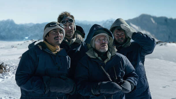 Tenzing: První ukázka láká na Hiddlestonův výstup na Everest | Fandíme filmu