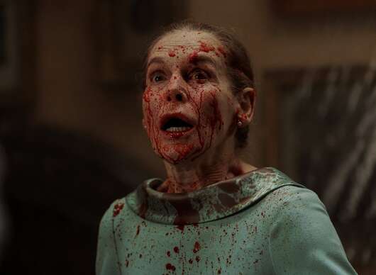 The Restoration at Grayson Manor: V bláznivé komedii žijí umělé ruce vlastním životem | Fandíme filmu