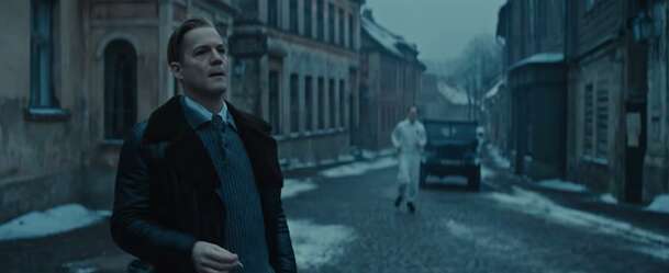 Divoký, divoký východ: Zatraceně pochmurné vyšetřování za 2. světové války | Fandíme filmu