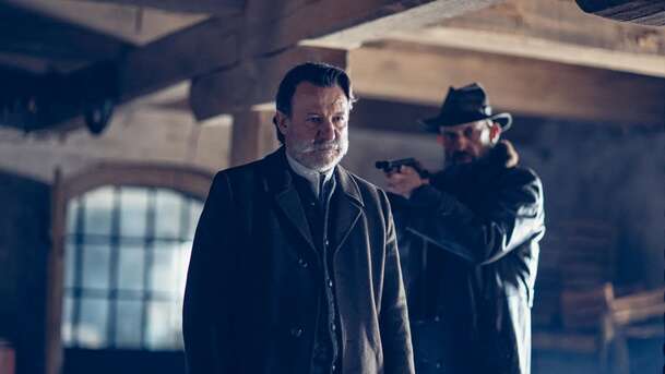 Divoký, divoký východ: Zatraceně pochmurné vyšetřování za 2. světové války | Fandíme filmu