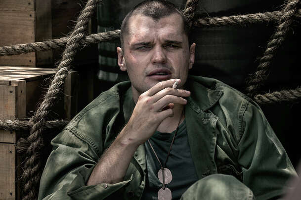 Komáří pohár: Drsná válečná podívaná od Netflixu ukázala trailer | Fandíme filmu