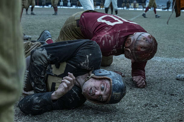 Komáří pohár: Drsná válečná podívaná od Netflixu ukázala trailer | Fandíme filmu