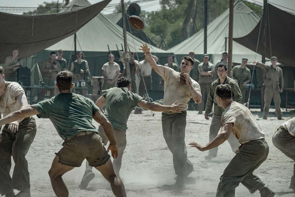 Komáří pohár: Drsná válečná podívaná od Netflixu ukázala trailer | Fandíme filmu
