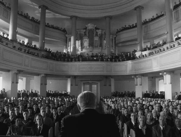 Domovina: Výtvarně strhující snímek nás zavede do poválečného Německa | Fandíme filmu