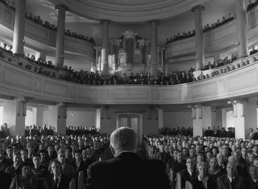 Domovina: Výtvarně strhující snímek nás zavede do poválečného Německa | Fandíme filmu