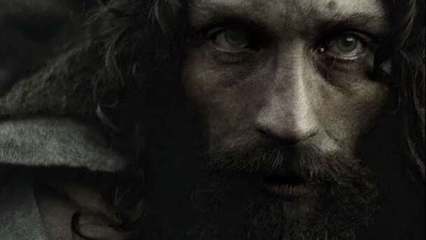 Vlkodlak: Nový trailer láká na pořádnou porci středověké špíny | Fandíme filmu