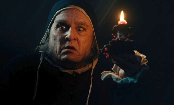 Ebenezer: Vánoční koleda – Nový trailer je prošpikovaný běsněním Johnnyho Deppa | Fandíme filmu
