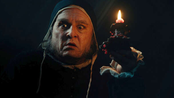 Ebenezer: Vánoční koleda – Nový trailer je prošpikovaný běsněním Johnnyho Deppa | Fandíme filmu
