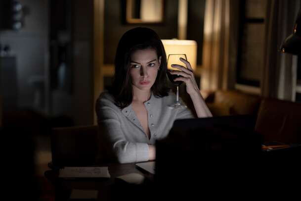 Pravda, nebo lež: Lechtivý thriller s Anne Hathaway dorazil do našich kin | Fandíme filmu